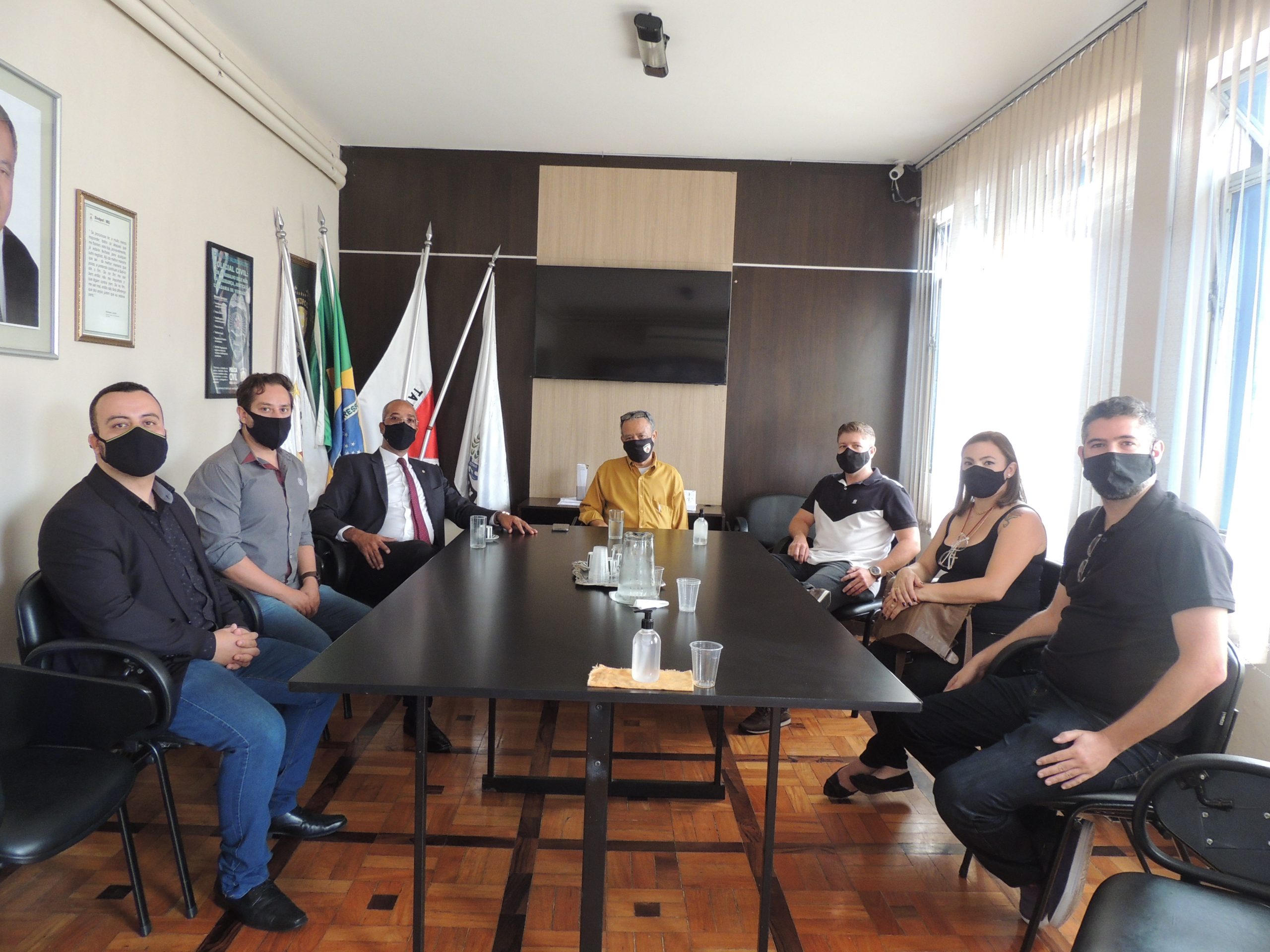 Sindpol/MG e entidades de classe da base da PCMG se reúnem com deputado federal Leo Motta