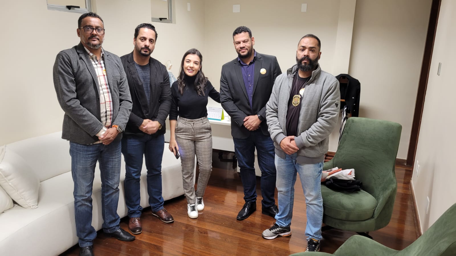 Pela luta da Recomposição Inflacionária dos servidores, Sindpol/MG reúne assinaturas dos parlamentares na Assembleia Legislativa