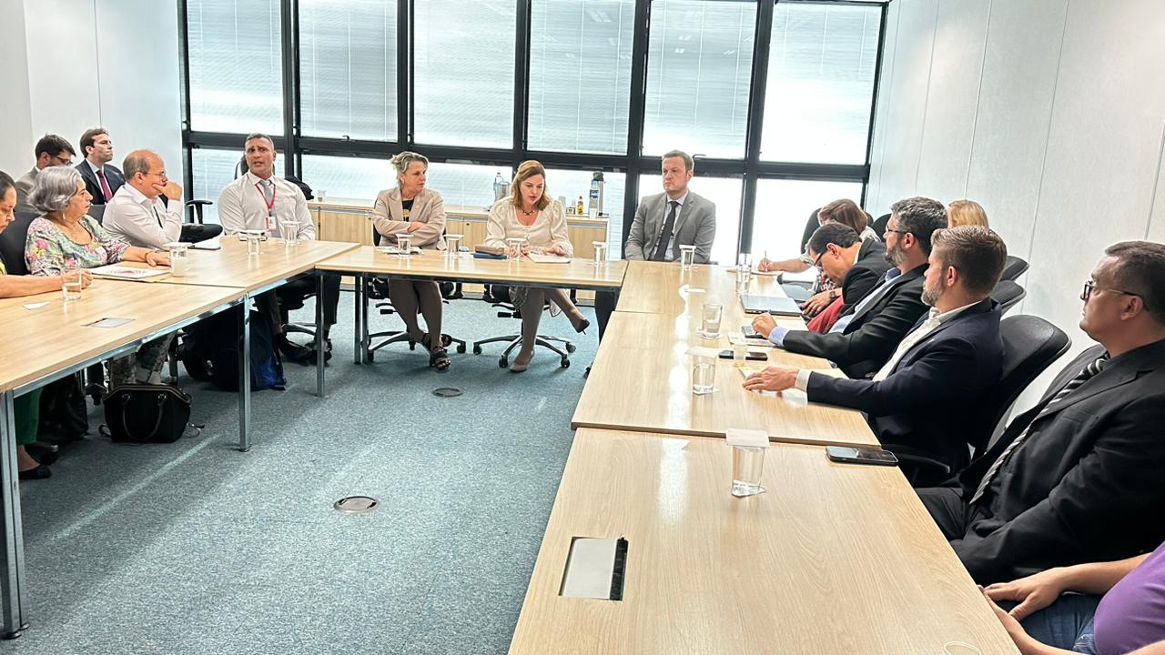 Sindpol/MG discute PLCs 64 e 65