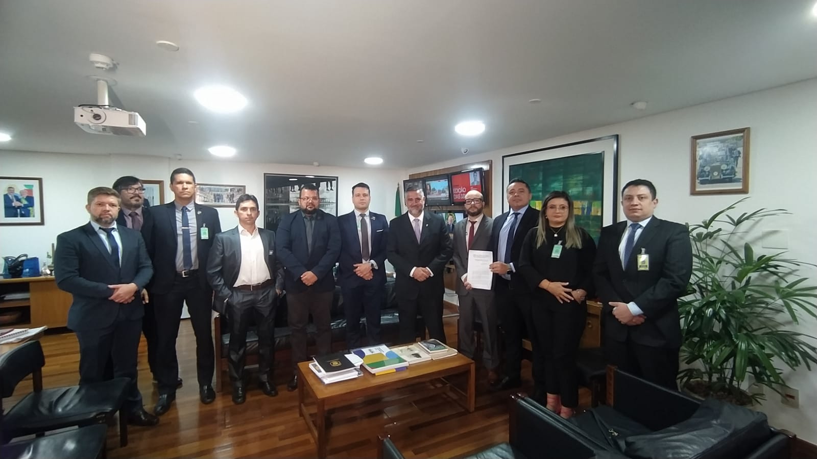 Presidente Wemerson Oliveira vai à Brasília e discute Lei Orgânica Nacional das Polícias Civis