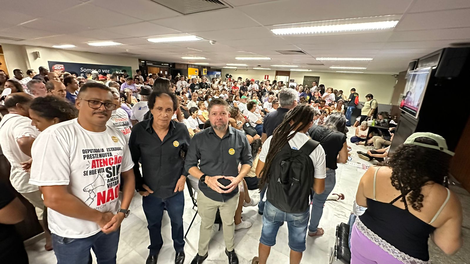 Vamos juntos amanhã, novamente, na Assembleia Legislativa : 29/11, quarta-feira, às 09:h00. Vamos lotar as dependências do plenário e lutar contra o RRF