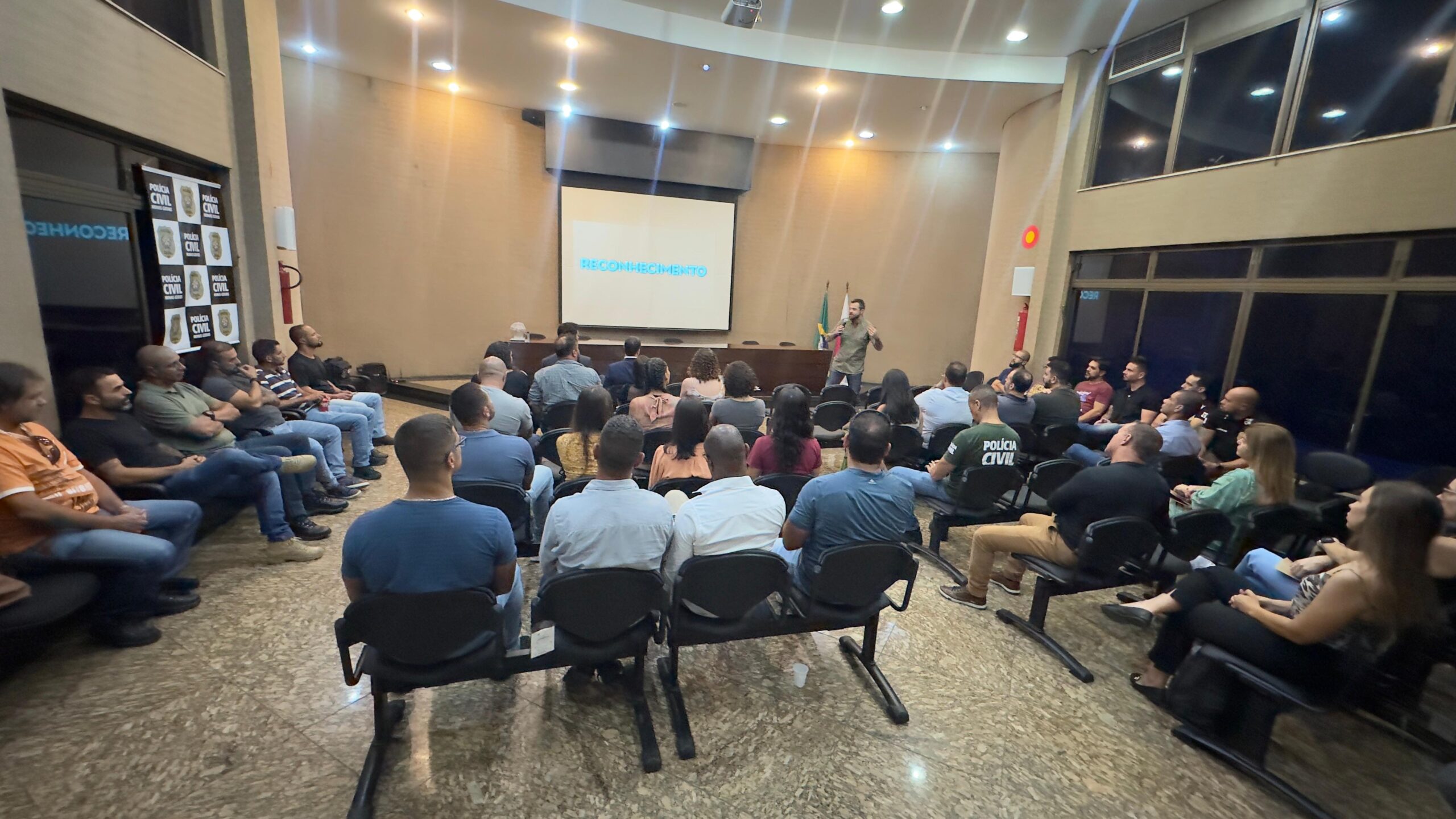 Sindpol/MG participa da palestra: O único Dia Fácil Foi Ontem (A inteligência emocional aplicada ao desempenho), a convite da PCMG.