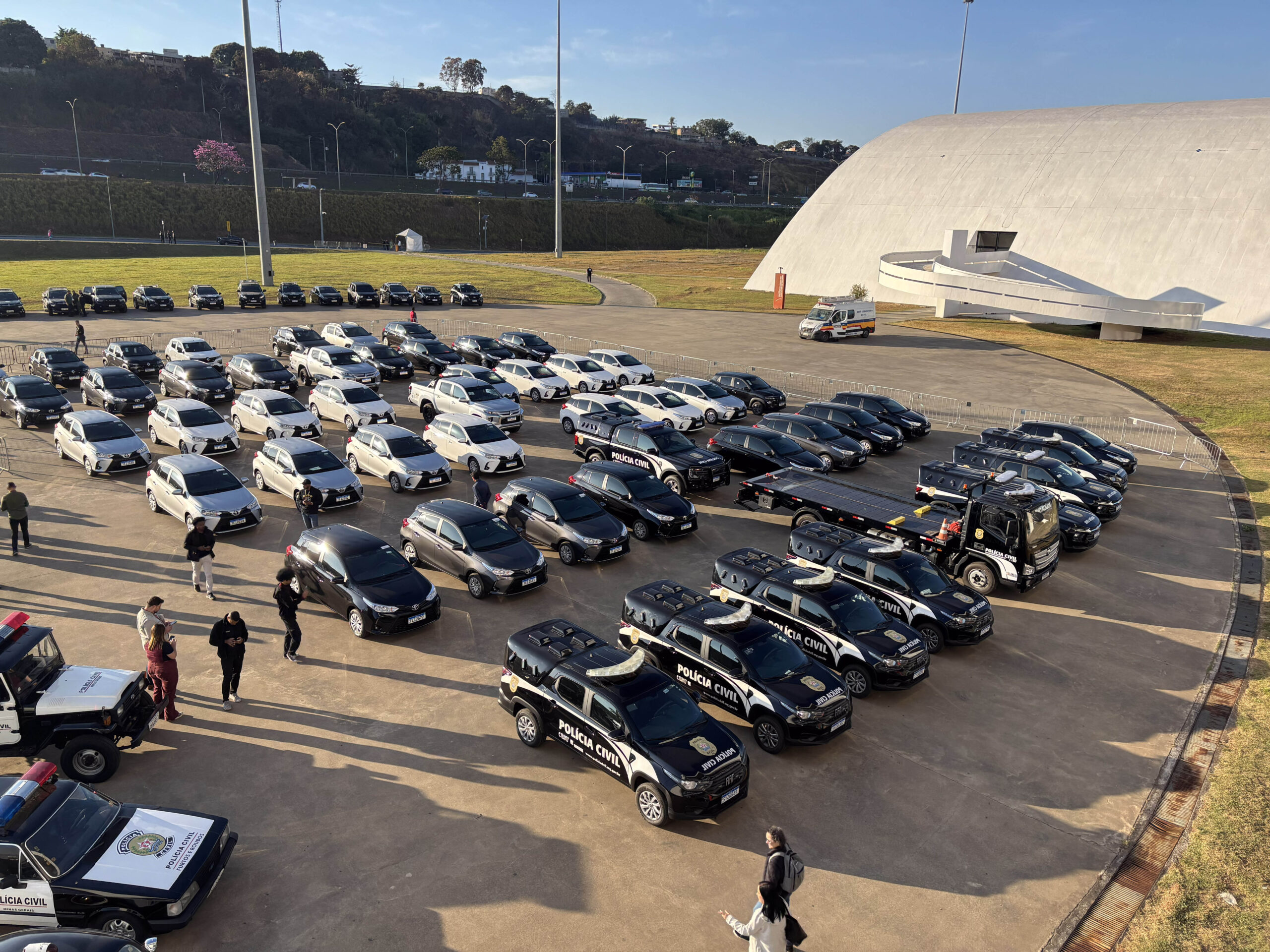 Zema anuncia equipamentos para a Polícia Civil, mas omite falta de investimento real do Governo de Minas