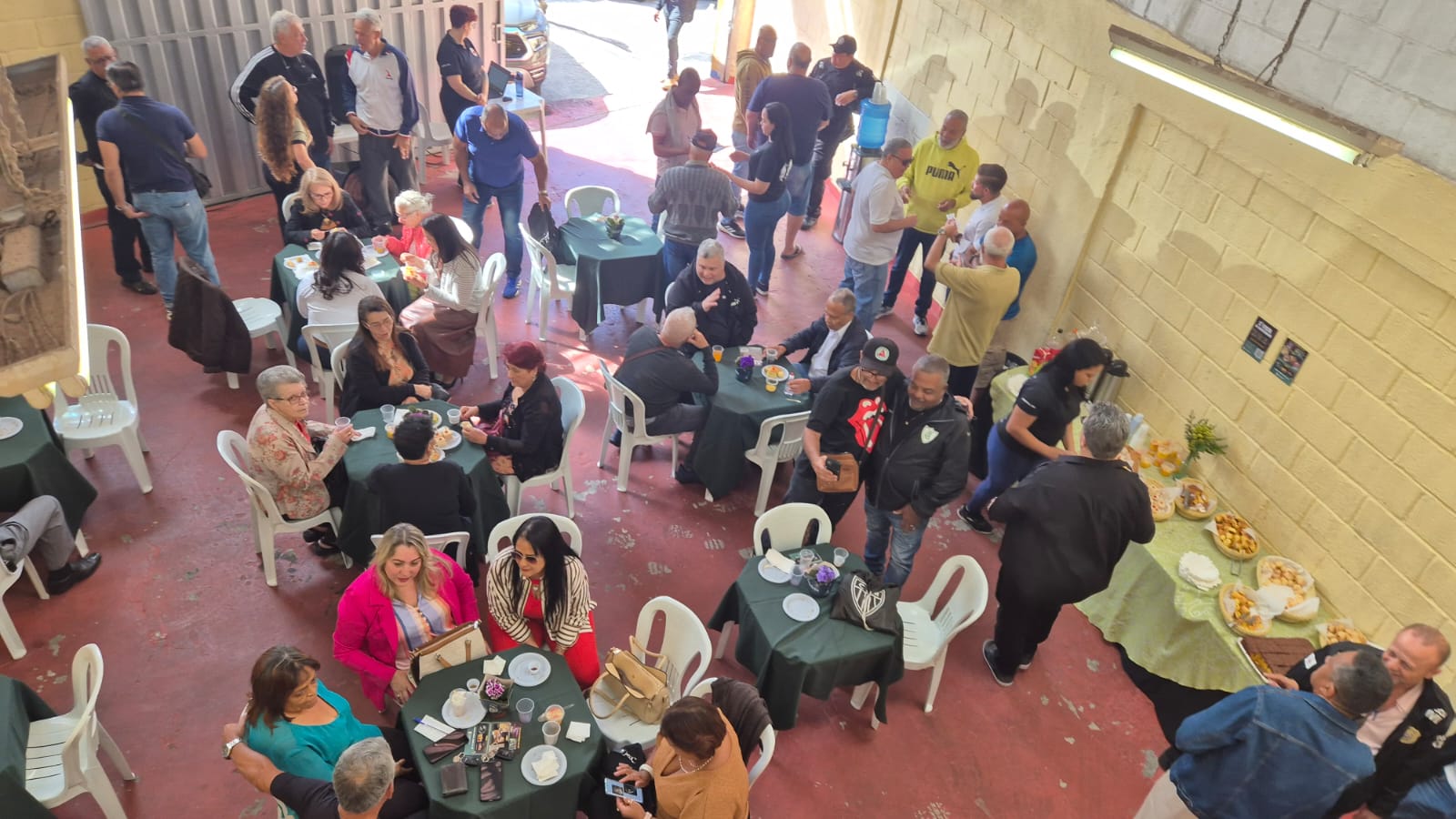 Café dos Aposentados reúne policiais civis em momento de confraternização no Sindpol/MG