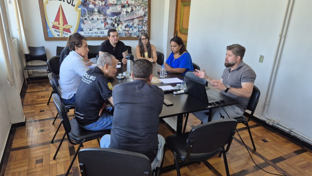 Sindpol/MG se reúne e define estratégias para a manifestação do dia 28 de outubro