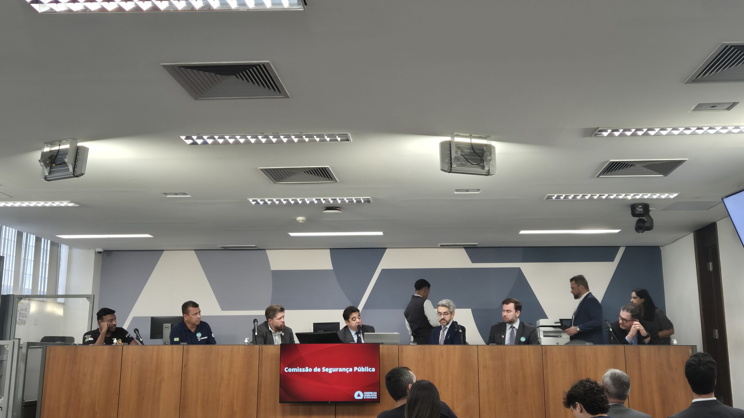 Minas Gerais descumpre lei federal sobre cadeia de custódia, alerta Sindpol/MG em audiência na ALMG