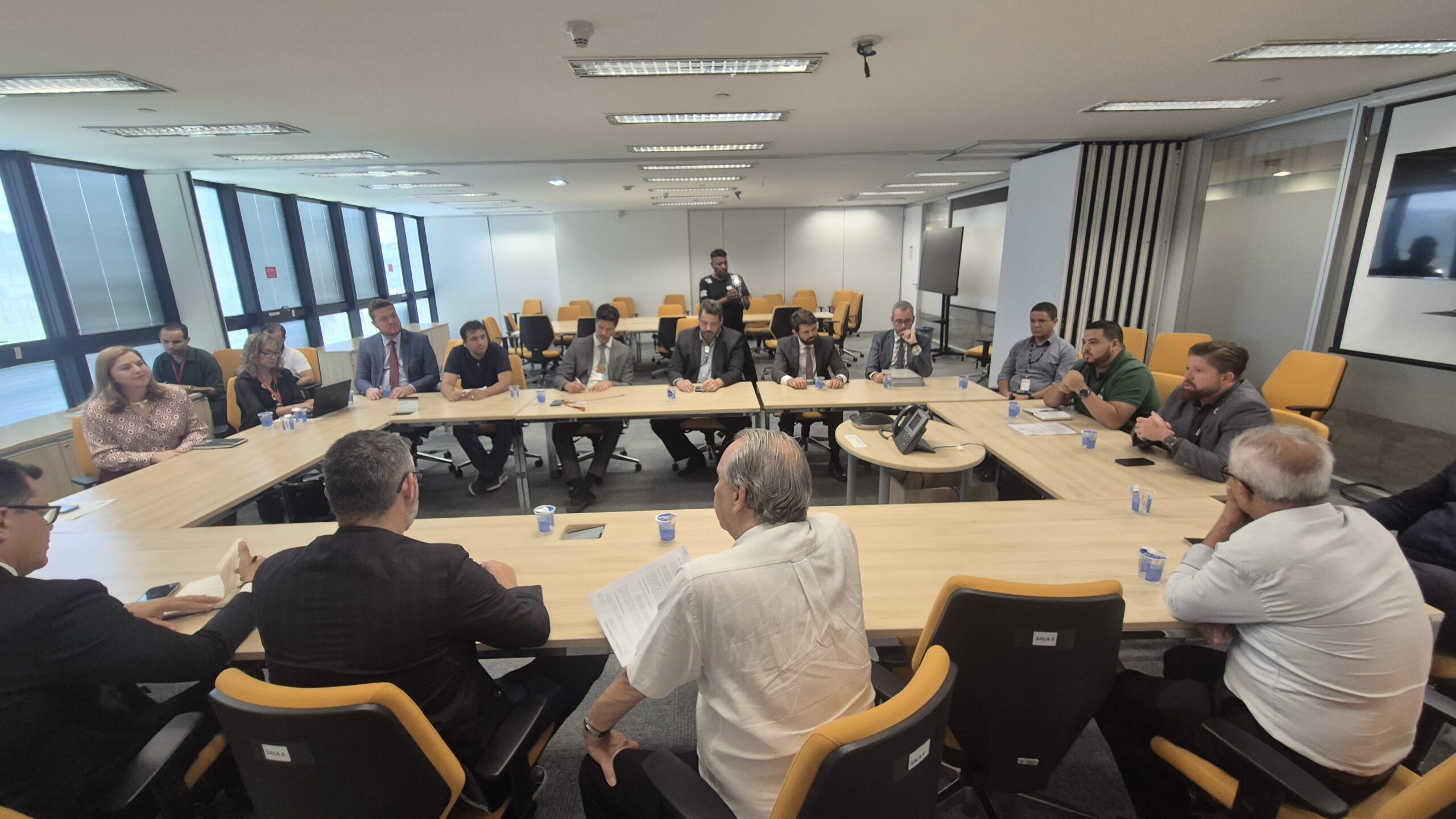 Sindpol faz cobranças por unificação de cargos e promoções em reunião com SEPLAG e Chefia de Polícia