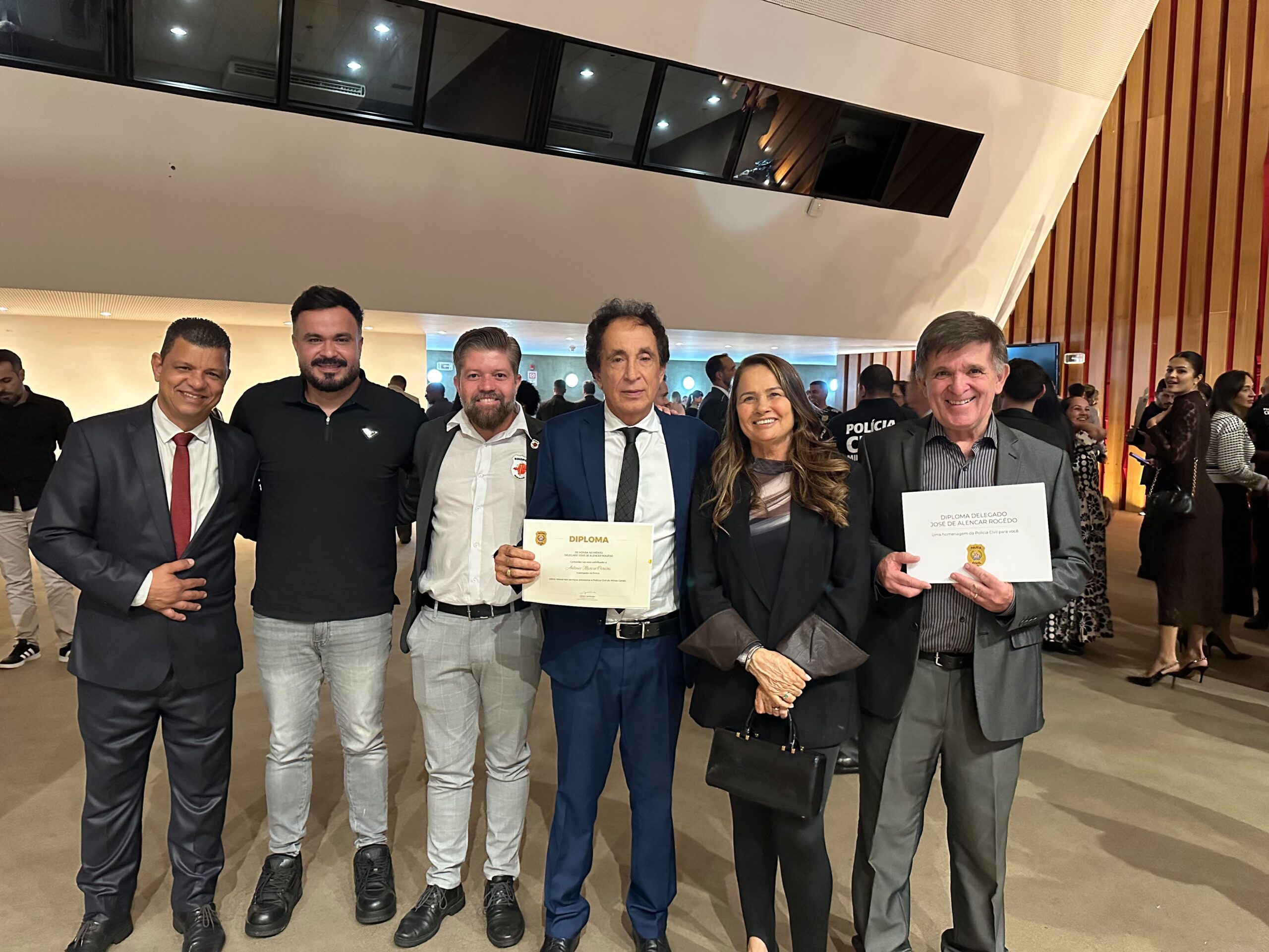 SINDPOL-MG participa da entrega do Troféu “O Tira” e destaca homenagem a representantes da categoria